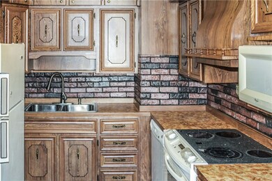 724 S 33rd St, Mattoon, IL 61938 - photo 6