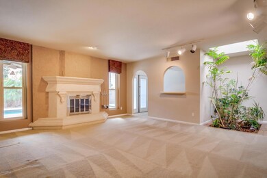 Family Rm & Wet Bar