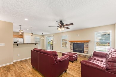 R - Chestnut Commons Dr 022