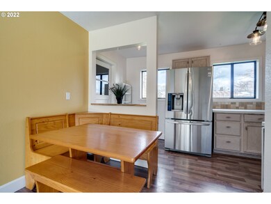 705 E 9th St, Newberg, OR 97132 - photo 7