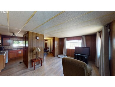 208 Rose Ave, Myrtle Creek, OR 97457 - photo 3