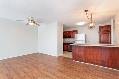 2201 S Highland Ave unit 4M, Lombard, IL 60148 - photo 5