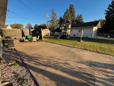 2260 Cobblestone Ln, Beloit, WI 53511 - photo 6