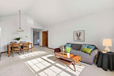 9002 W Heathwood Cir unit B2, Niles, IL 60714 - photo 3