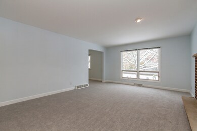 300 Rustic Ln unit 2, Algonquin, IL 60102 - photo 3