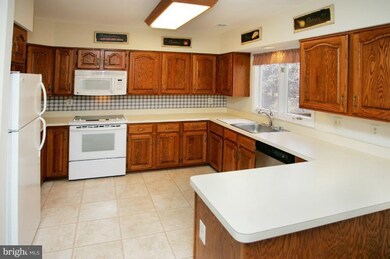 5 Tomlinson Ct, Cabin John, MD 20818 - photo 4