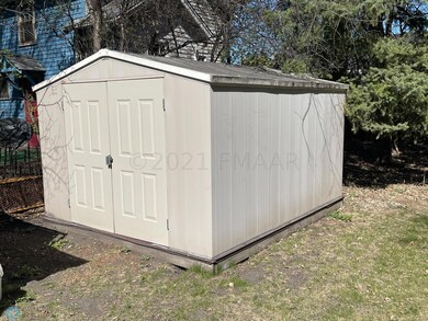 11.5' x 10' vinyl storage shed