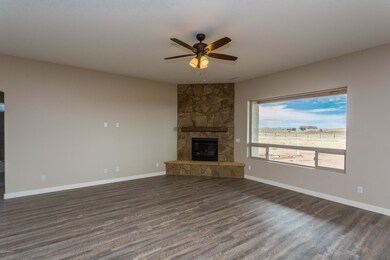 004_Living Room