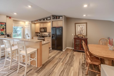 315VersaillesAve_0001