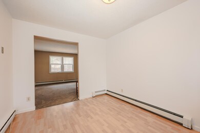 811 Mammoth Rd unit C, Manchester, NH 03104 - photo 4
