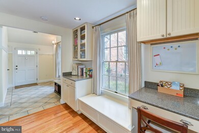 6203 Vorlich Ln, Bethesda, MD 20816 - photo 2