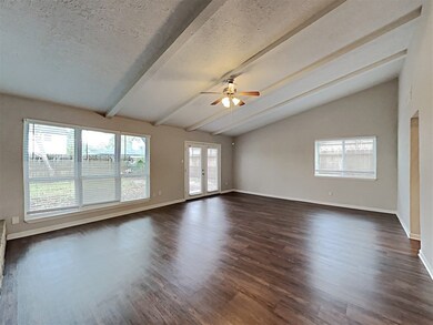 4310 Saffron Ln, Friendswood, TX 77546 - photo 2