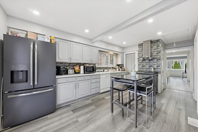 7211 W 58th Place, Summit Argo, IL 60501 - photo 3