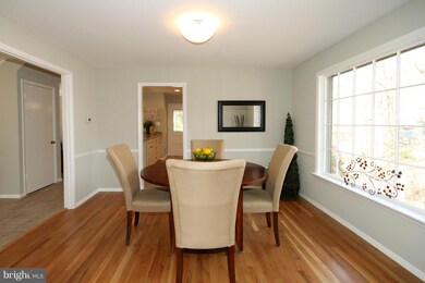 9424 Hermitage Dr, Fairfax, VA 22032 - photo 5