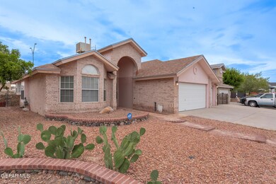 13813 Horizon Heights Cir, Horizon City, TX 79928 - photo 2