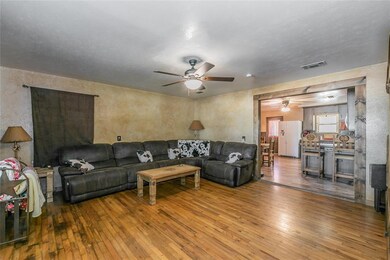 516 N Avenue A, Springtown, TX 76082 - photo 5