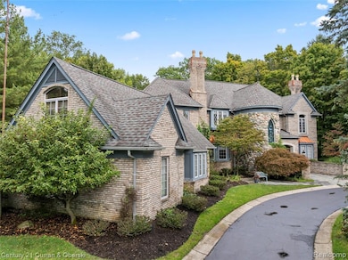 34062 Lyncroft St, Farmington Hills, MI 48331 - photo 2