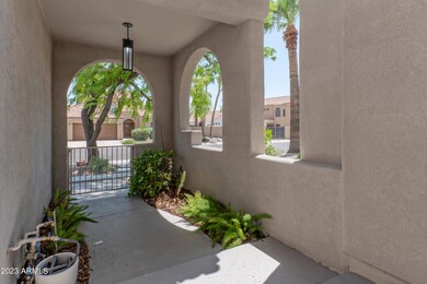 16614 S-005-002-Entryway-MLS_Size