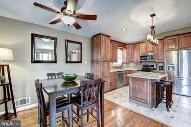 4117 Maple St, Fairfax, VA 22030 - photo 5