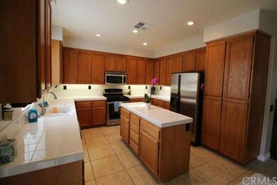 Kitchen  with  tile and  central island!