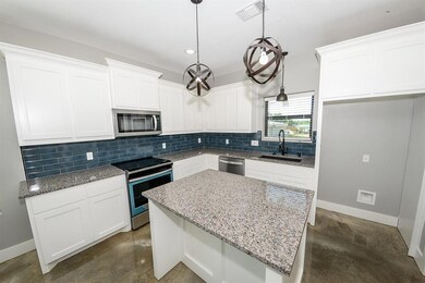 305 E Hull St, Denison, TX 75021 - photo 3