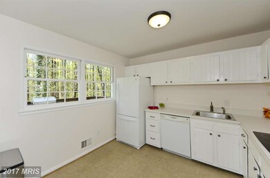 9539 Barkwood Ct, Fairfax, VA 22032 - photo 7