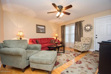 9007 Stockton Ct, Louisville, KY 40291 - photo 3