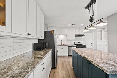 11315 Caribbean Ln, Houston, TX 77089 - photo 5