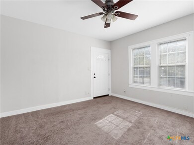 1013 Sacramento, San Antonio, TX 78201 - photo 6