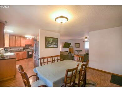 395 N 1st St, Creswell, OR 97426 - photo 6