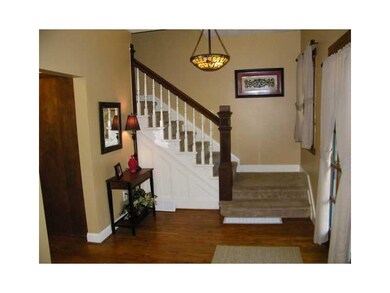 Entry/Foyer.
