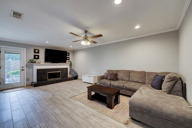 8318 Hot Springs Dr, Houston, TX 77095 - photo 2