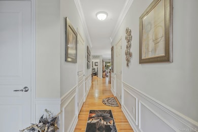 119 Wildwood Cir, Holtsville, NY 11742 - photo 6