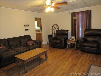 115 N Locust St, Locust Grove, OK 74352 - photo 2