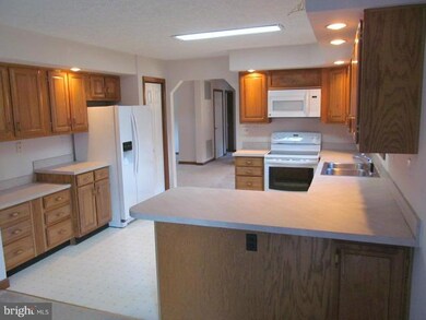 333 Norfolk Dr, Warrenton, VA 20186 - photo 4