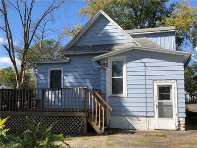 620 W 3rd St S, Newton, IA 50208 - photo 3