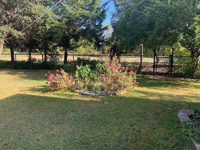 1011 W Shepherd Dr, Sherman, TX 75092 - photo 5