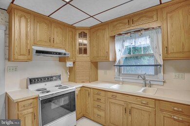 1020 Butter Ln, Reading, PA 19606 - photo 5