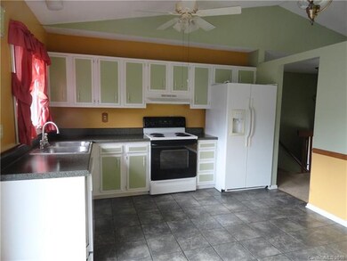 21 Apple Blossom Ln, Hendersonville, NC 28792 - photo 3