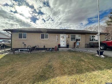 145 Evans St, Green River, WY 82935 - photo 2