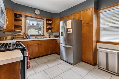 611 Robert Ave, Rockford, IL 61107 - photo 4