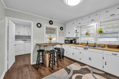 Kitchen with eat in breakfast nook