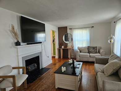 805 Savin Ave, West Haven, CT 06516 - photo 2