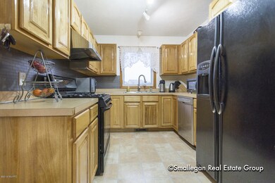 5481 Lillyview St SW, Wyoming, MI 49509 - photo 5