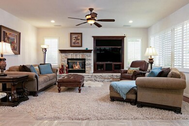 27344 Weathersfield Dr-008-016-Family Ro