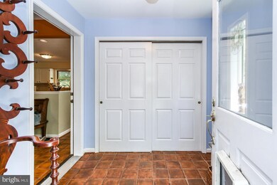 9 Circle Cir, Washington Grove, MD 20880 - photo 2