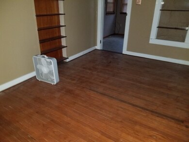 602 S Spring St, Odon, IN 47562 - photo 4