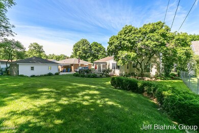 1820 Emerald Ave NE, Grand Rapids, MI 49505 - photo 4