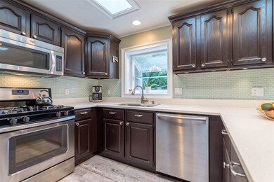 9 Suzanne Dr, Portsmouth, NH 03801 - photo 4