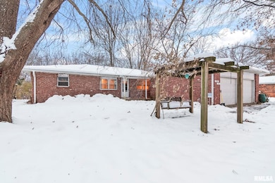 2108 Austin Dr, Springfield, IL 62704 - photo 3